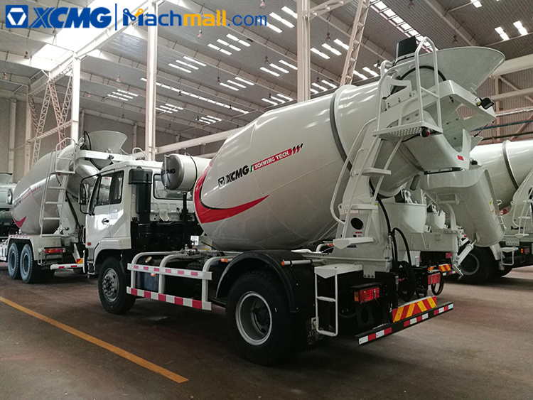 China XCMG 4 Cubic Meters Concrete Mixer Truck With HOWO Chassis G04K