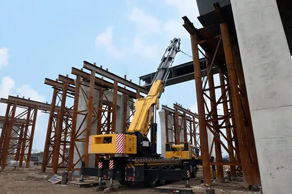 XCMG Folding Boom Crane Helps Construction of Fen River Wenyuan Bridge