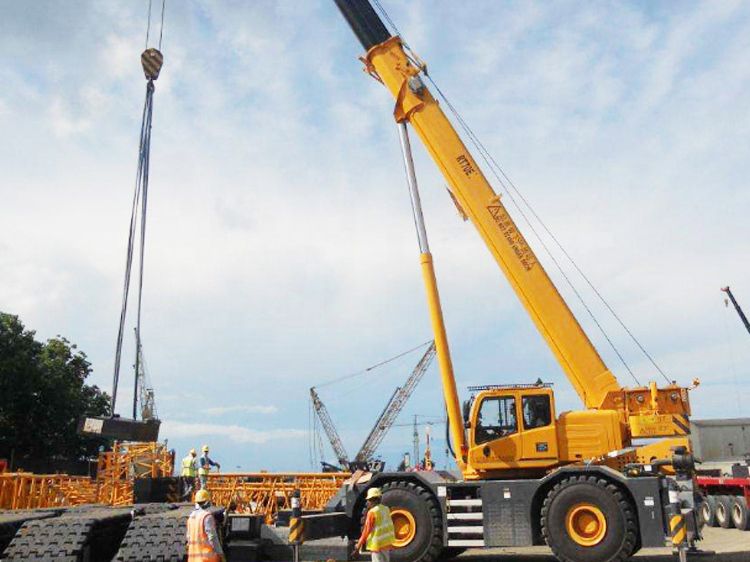 XCMG Top Brand Lifting Mobile Crane XCR90 90 ton Rough Terrain Crane ...