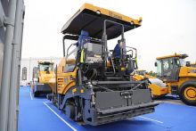 XCMG RP753 7.5m width road crawler paver laying machine for sale