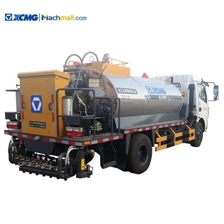 XCMG manufacturer 4*2 4000l small asphalt oil distributor truck XLS403 price