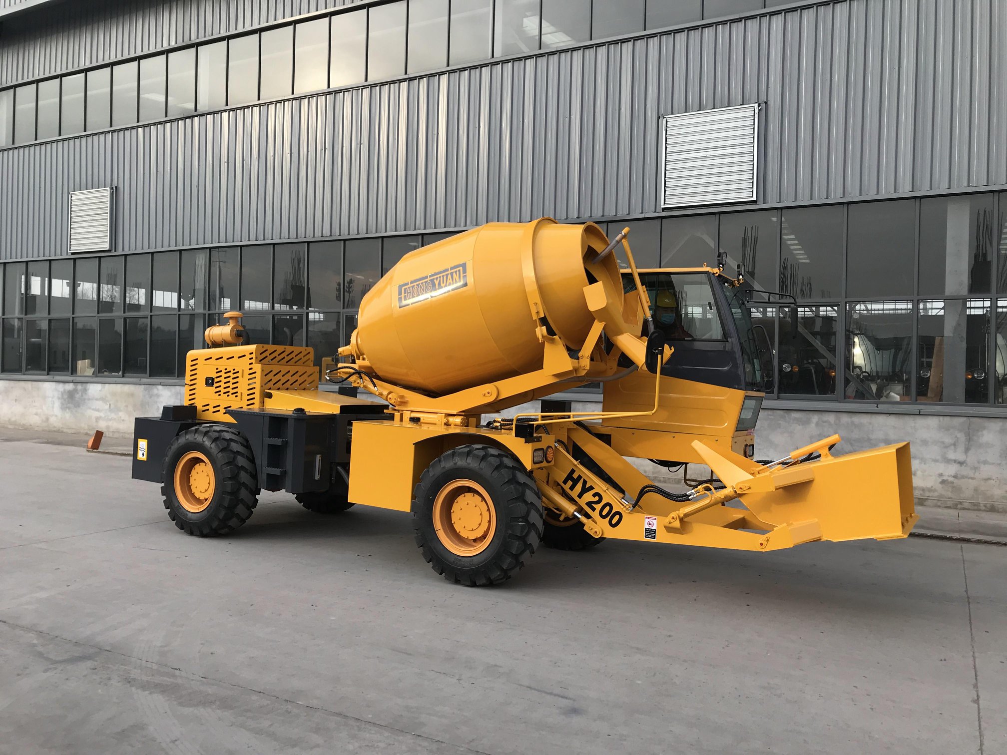 2 CBM Self Loading Concrete Mixer Truck