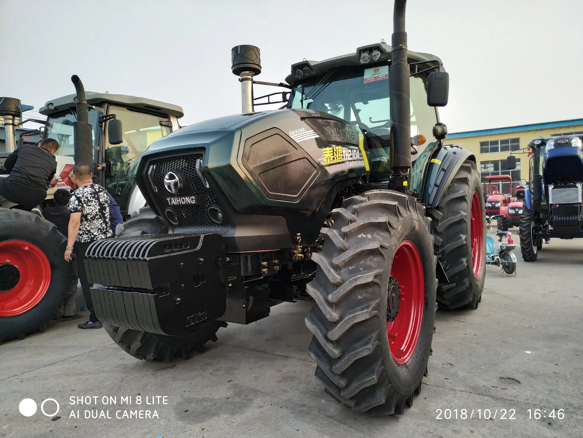 Factory Directly Supply 210HP 4WD Agricultural Wheel Walking Farm Tractor