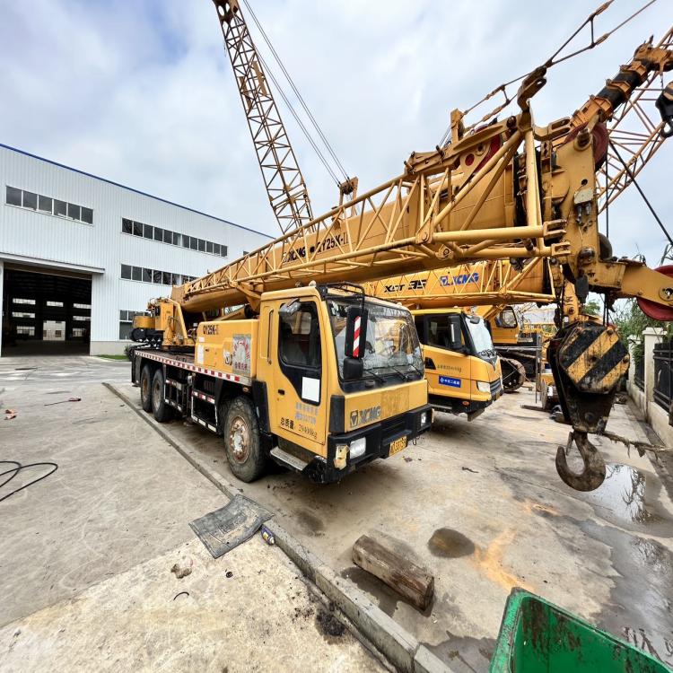 XCMG QY25K-II truck crane, MACHMALL